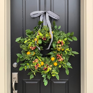 Corona de verano de limón y manzano silvestre: decoración de puertas con follaje artificial