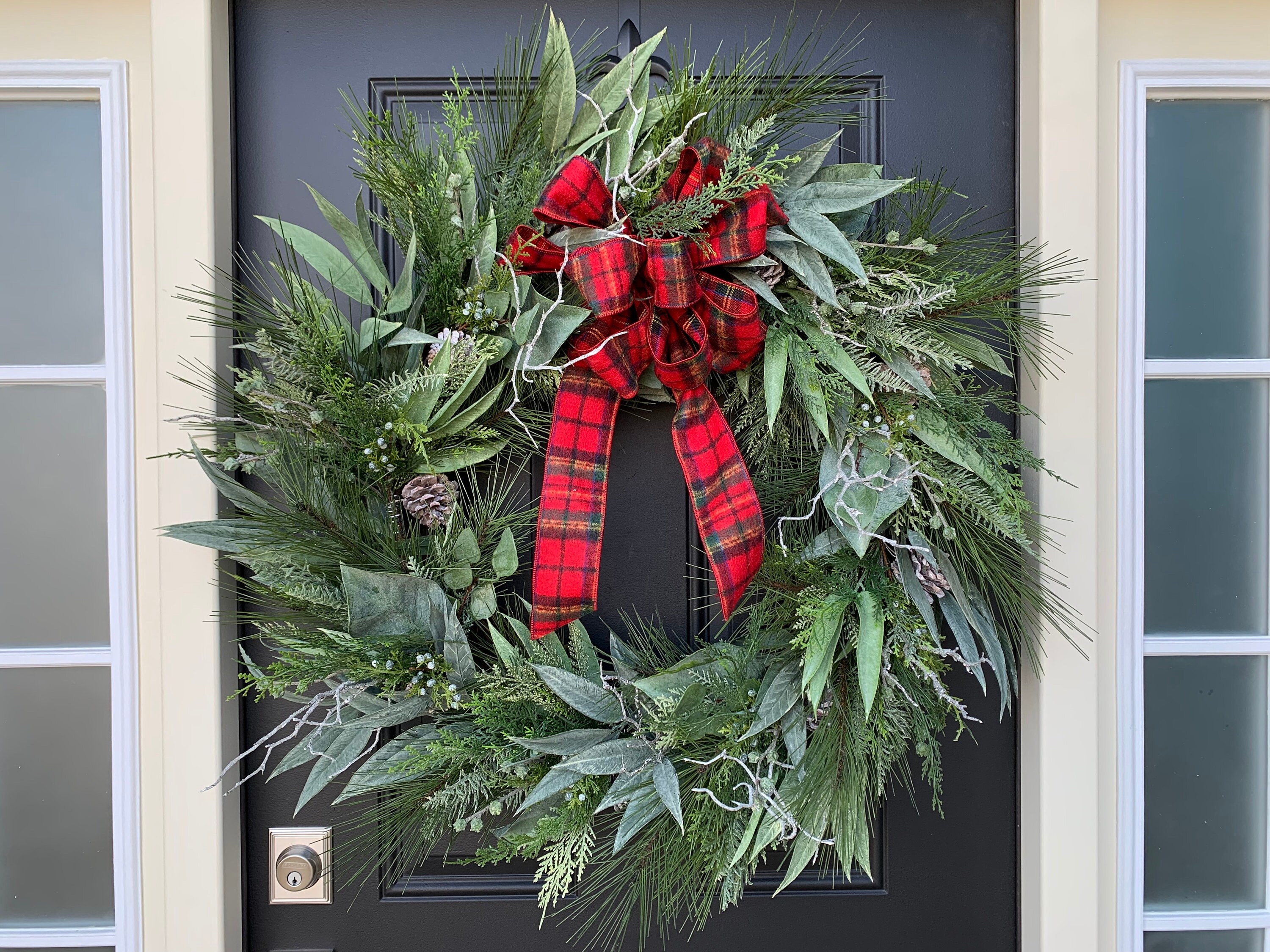 Sullivans 21-in Indoor/Outdoor Green Pine Artificial Christmas Wreath in  the Artificial Christmas Wreaths department at