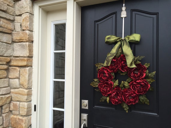Christmas Red Wreaths, Holiday Wreaths, Traditional Christmas, Christmas Wreaths, Holiday Entertaining and Decor Christmas Red Wreaths, Holiday Wreaths, Traditional Christmas, Christmas Wreaths, Holiday Entertaining and Decor