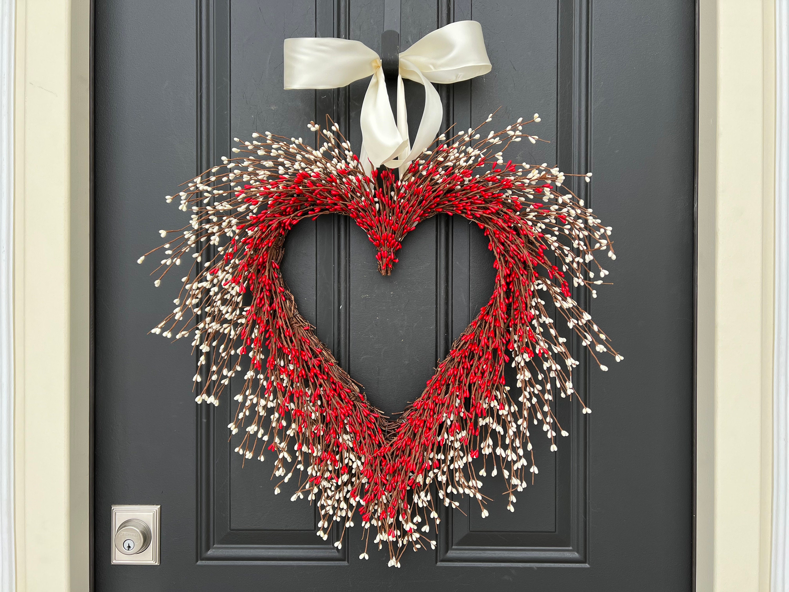 Valentines Day Wreaths for Front Door Outside, 16 Inch Artificial Valentine  Heart Wreaths with White Pink Red Berries Burlap Bow, Valentine Wreath