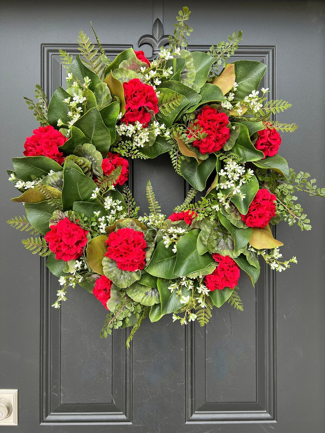 Spring Red Geranium Wreath, Indoor Decorative Wreaths, Outdoor Wreaths, Magnolia and Fern Front