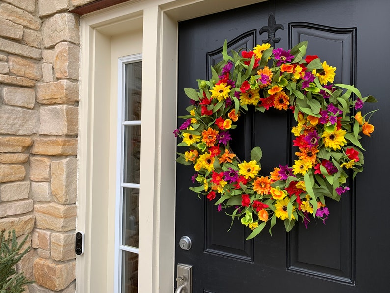 SUMMER FIESTA DECOR, Summer Daisy Door Wreath, Spring Hanger for Front Door, Summer Flower Wreath, Summer Door Wreaths, Multi Colored Wreath image 4