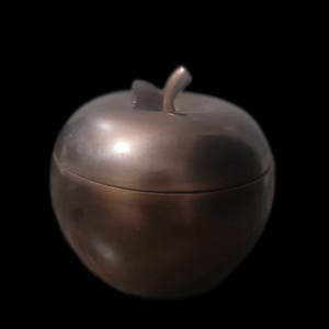 Charming bronze trinket box in the shape of an apple.