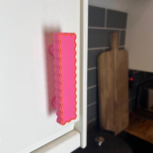Pink Wavy Retro Cabinet Pulls – Fun & Colorful 3D Printed Handles (3" Screw Spacing)