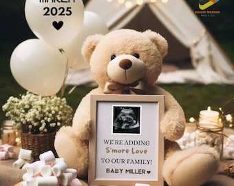 Anuncio de embarazo con osito de peluche y malvaviscos: Revelación del bebé en un campamento (Plantilla digital)