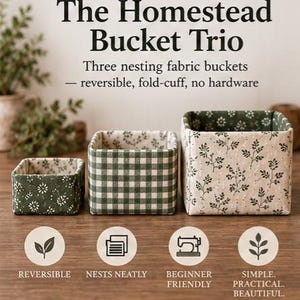 Op de afbeelding: Een PDF-naaipatroon getiteld Stine Family Farms The Homestead Bucket Trio, met drie in elkaar passende stoffen mandjes. De mandjes zijn omkeerbaar met omslagboorden en zonder fournituren. De tekst bevat Reversible, Nests Neatly, Beginner Friendly, Simple, Practical, Beautiful en Prototype v1.1 - Not For Sale.