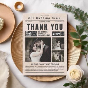 Op de afbeelding: Een bedankkaart in vintage krantenstijl met een foto van een stel op hun trouwdag. De kaart zegt "The Wedding News" en "Thank You" in vetgedrukte zwarte letters. De datum van de bruiloft is "30 09 25".