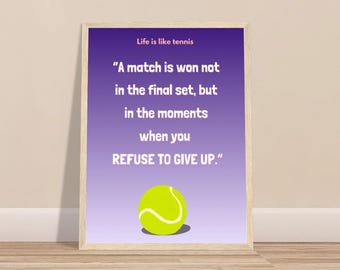 Póster motivacional, Premium, morado: "Un partido no se gana en el set final, sino en los momentos en los que te niegas a rendirte". Póster de tenis