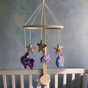 Felt Fish Crib Mobile – Ocean Theme Nursery Decor, Coastal Sea Life Baby Mobile, Underwater Baby Shower Gift, Marine Design