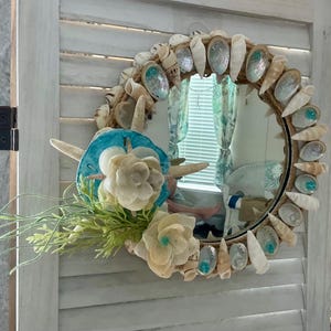 Seashell Mirror: Coastal Wall Decor with Starfish & Ocean Rope