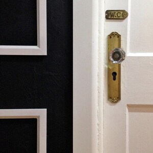 Vtg Doorknob Escutcheon Keyhole Brass Door Knob Huella digital Placa trasera Arco adornado Barroco Victoriano Antiguo Art Nouveau Viejo Rústico Brocante imagen 4