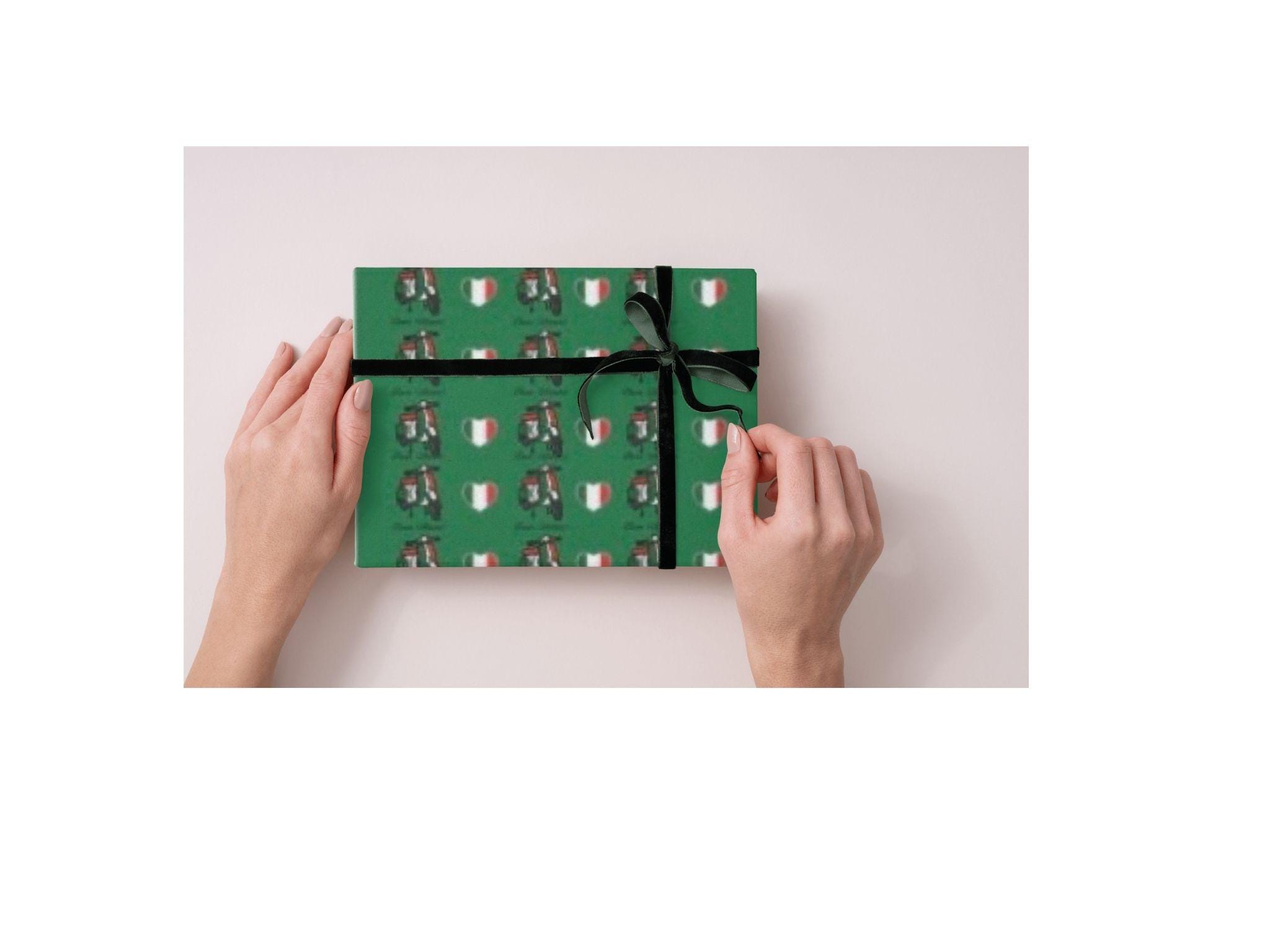 Solaria Italian Wrapping Paper - Folded Florentine Design With Golden Powder Printing