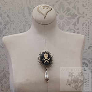 Pirate Jolly Roger Cameo Renaissance Brooch Pin, Medieval, Victorian, Elizabethan, Tudor for Faire Bodice Dress Gown