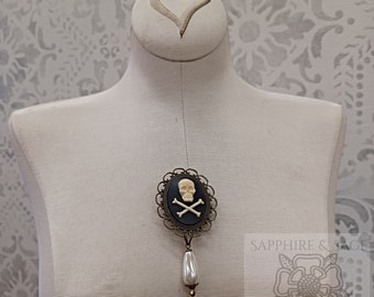 Renaissance "Jolly Roger" Pirate Jerkin Doublet Bodice Brooch Pin: Large Resin Cameo, Medieval Tudor Elizabethan Costume Jewelry