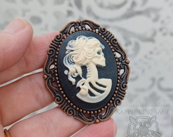 Renaissance "Lolita" Pirate Jerkin Doublet Bodice Brooch Pin: Large Resin Cameo, Medieval Tudor Elizabethan Costume Jewelry