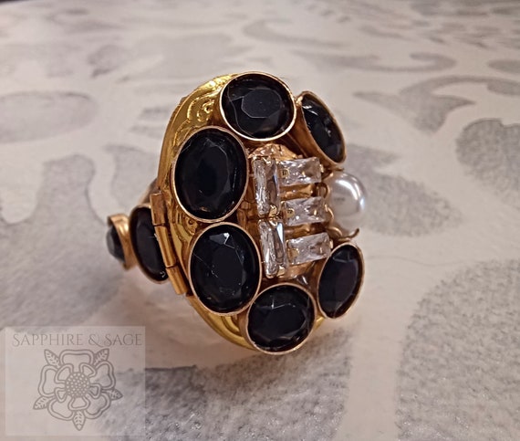 Elizabeth i locket ring deals