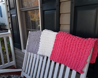 Witte, grijze of roze Mini Pom Pom Baby Deken