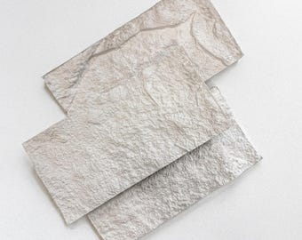 Exempel på Santero G1 Stone Touch-väggpanel | Provbit med 3D-stenstruktur | 15x30 cm gipsdekor | Industriell stenstruktur | Vit