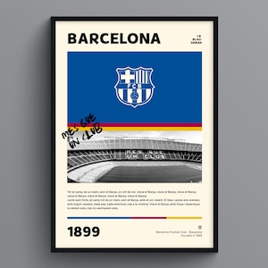 Puede incluir: Un póster de estilo vintage con el logotipo del FC Barcelona, una imagen en blanco y negro del estadio Camp Nou y el texto "Mes que un club" (Más que un club). El póster tiene una combinación de colores azul, amarillo y rojo y el texto "Barcelona Football Club - Blaugrana Fundado en 1899".