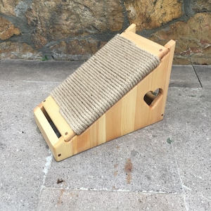 Unieke kattenkrabpaal "handgemaakt massief grenenhout"