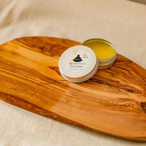 Shahiya Beewax 
Elegant olive wood chopping board with engraved customization. Hand-finished for beauty and durability, ideal for Mediterranean-inspired kitchens.