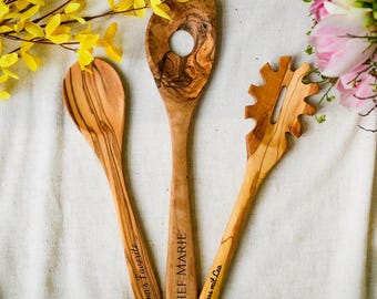Gepersonaliseerde keukenset van olijfhout, 3-delig, handgemaakt, duurzaam, praktisch cadeau voor moeders en kookliefhebbers.