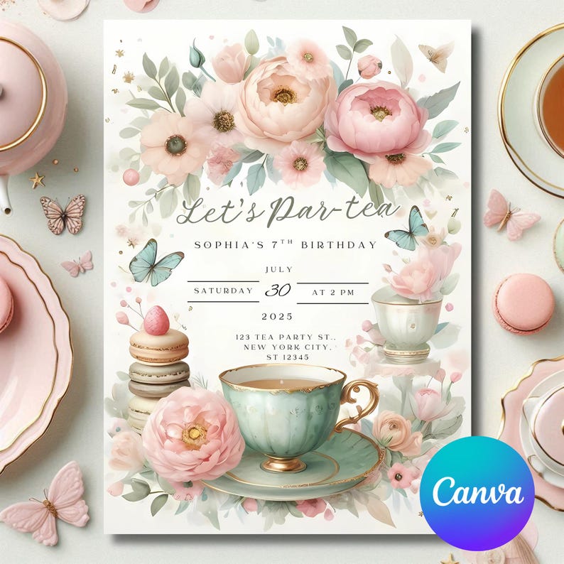 以下が含まれることがあります： 「Let's Par-tea」の文字とソフィアの7歳の誕生日の詳細が書かれたティーパーティーの招待状。パステルピンクとブルーの花、蝶、ティーカップのデザイン。Canvaのロゴが見えます。