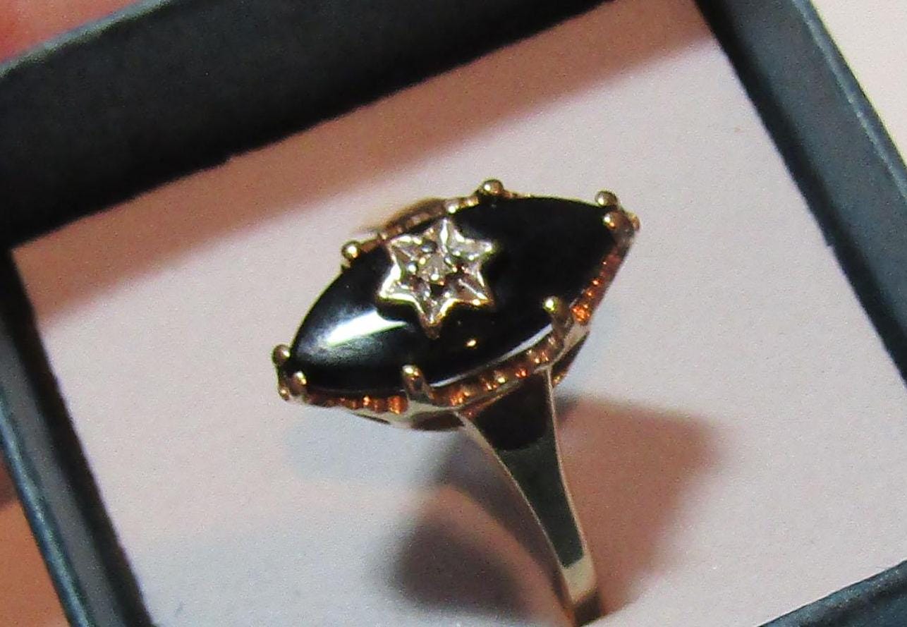 Vintage Black Onyx & Diamond Accent Solid 10K Y Gold Ring Vintage Black Onyx & Diamond Accent Solid 10K Y Gold Ring