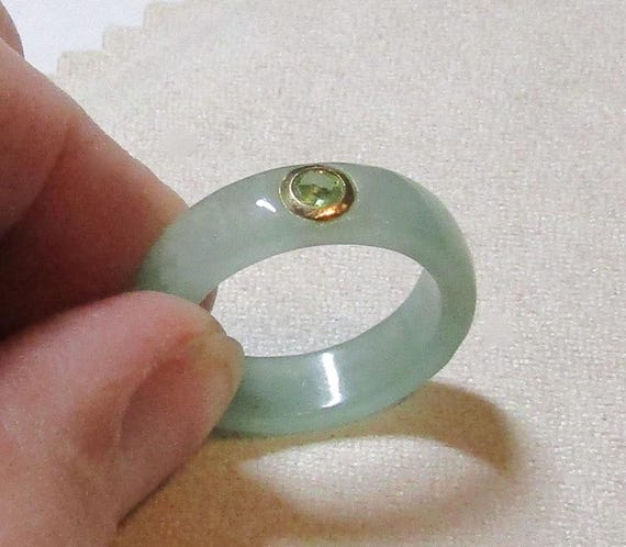 Solid Jade Ring, size 8, peridot gemstone insert … - image 4
