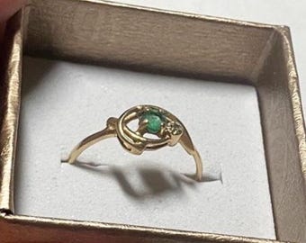 Modest little Natural Emerald Ring, solid 10K Y Gold size 6, free US basic shipping