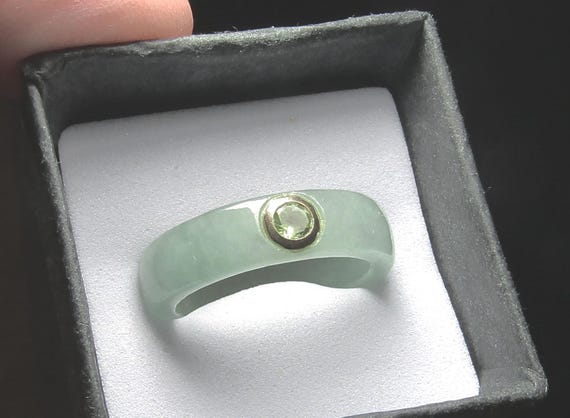 Solid Jade Ring, size 8, peridot gemstone insert … - image 2