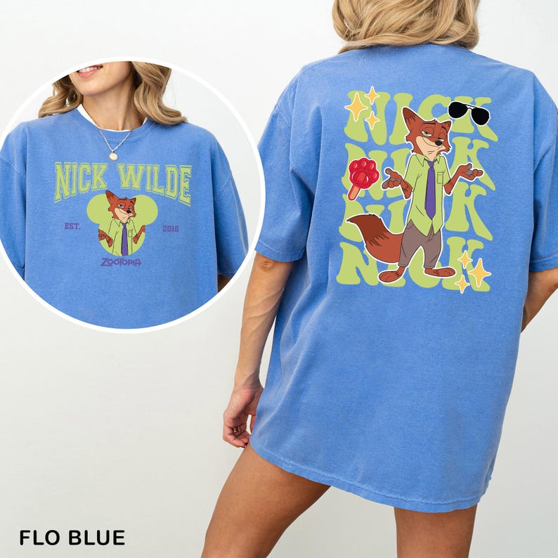 Op de afbeelding: Een blauw t-shirt met een afbeelding van het personage Nick Wilde uit Zootopia. De voorkant toont de tekst Nick Wilde met een kleine illustratie. De achterkant toont een grote afbeelding van Nick Wilde met de herhaalde tekst Nick.