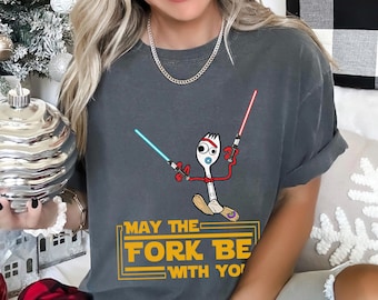 Chemise May the Fork Be With You, couleurs confortables, chemise Forky Star Wars, chemise Star Wars, t-shirt voyage Disney drôle, chemise de fan Galaxy 274794
