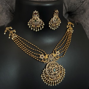 Parure de bijoux indiens anciens en plaqué or, ras de cou indien, collier CZ, collier de rubis, boucles d'oreilles, bijoux de temple, bijoux du sud de l'Inde