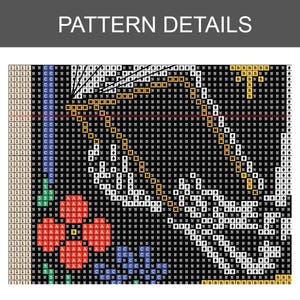 K&ouml;nnte beinhalten: Eine detaillierte Kreuzstichmusterkarte mit dem Text "PATTERN DETAILS" oben. Die Karte zeigt ein Raster aus farbigen Quadraten, darunter Rot, Blau, Gelb und Wei&szlig;, die ein komplexes Design bilden.