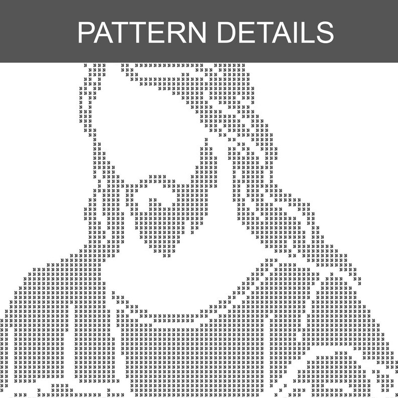 Pode incluir: Um gr&aacute;fico pixelizado em preto e branco com o texto "PATTERN DETAILS" no topo. O gr&aacute;fico parece ser uma imagem estilizada de um p&aacute;ssaro ou outro animal, criado com pequenos pixels quadrados.