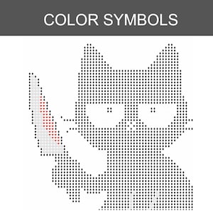 Pu&ograve; includere: Un motivo in pixel art etichettato COLOR SYMBOLS che raffigura una figura simile a un gatto che tiene in mano un coltello. Il design &egrave; composto da simboli neri a forma di diamante che formano il contorno del gatto, con una lama in simboli grigio chiaro e rossi.