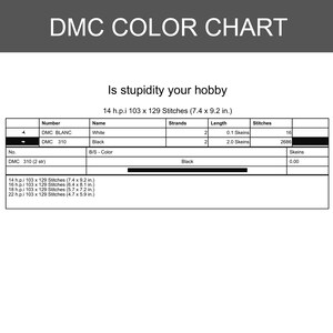 Pu&ograve; includere: Una tabella colori DMC per uno schema a punto croce intitolato Is stupidity your hobby. La tabella elenca i requisiti per i filati DMC Blanc e DMC 310 nero, inclusi numero di fili, totale punti e dimensioni in centimetri per vari tessuti.
