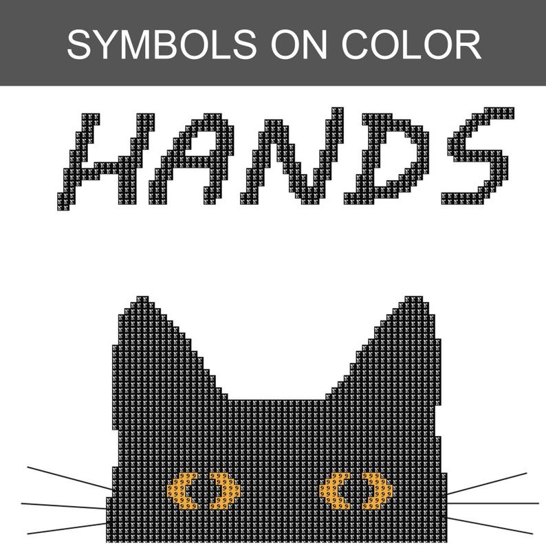 K&ouml;nnte beinhalten: Ein Kreuzstichmuster mit dem Text SYMBOLS ON COLOR oben, dem Wort HANDS in einer verpixelten schwarzen Schriftart und einem stilisierten schwarzen Katzenkopf mit orangefarbenen Augen und d&uuml;nnen schwarzen Schnurrhaaren im Pixel-Art-Stil.