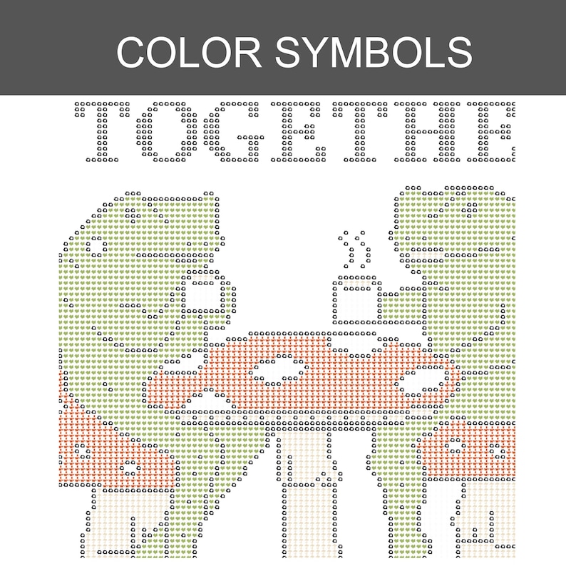 Pu&ograve; includere: Uno schema a punto croce intitolato COLOR SYMBOLS con la parola TOGETHER in alto. Il disegno presenta un'illustrazione pixelata di due figure sedute a un tavolo con tazze, resa in tonalit&agrave; di verde, rosso e nero su una griglia bianca.