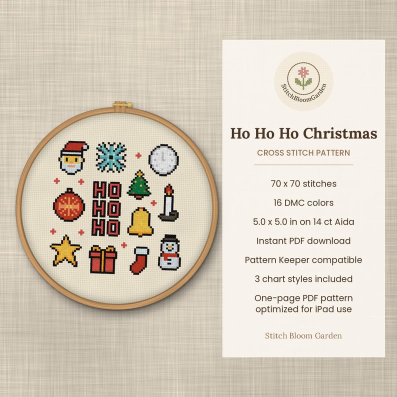 Op de afbeelding: Een houten borduurring met een kruissteekpatroon genaamd Ho Ho Ho Christmas. Het ontwerp bevat gepixelde iconen waaronder de Kerstman, een sneeuwvlok, een klok, een boom, een kaars, een ster, een cadeau, een bel, een kerstsok en een sneeuwpop.