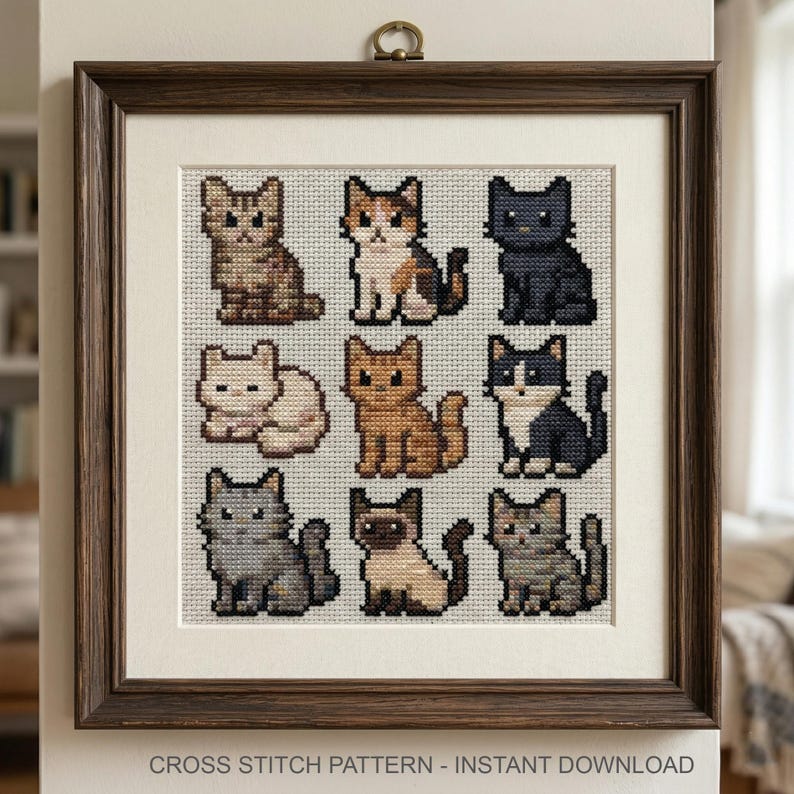 Puede incluir: Patr&oacute;n de punto de cruz enmarcado con nueve dise&ntilde;os de gatos diferentes en varios colores y patrones. La obra de arte se muestra en un marco de madera marr&oacute;n con un passe-partout blanco. El texto "CROSS STITCH PATTERN - INSTANT DOWNLOAD" est&aacute; en la parte inferior.