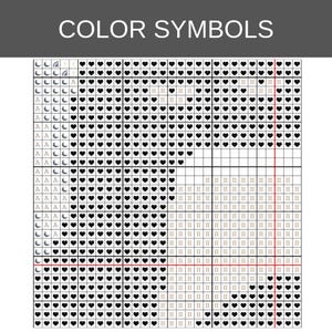 Op de afbeelding: Een kruissteekpatroon met de titel COLOR SYMBOLS, bestaande uit een raster van zwarte en witte vierkanten. Het raster bevat herhalende symbolen, waaronder hartjes, maansikkels, de letter A en de letter H, in een gestructureerde opmaak.