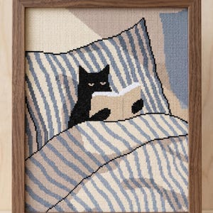 Chat noir lisant au point de croix | Lecture de PDF Broderie | Téléchargement instantané