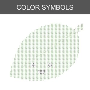 Puede incluir: Un patr&oacute;n de punto de cruz titulado COLOR SYMBOLS que muestra una forma de hoja compuesta por caracteres alfanum&eacute;ricos y s&iacute;mbolos. El dise&ntilde;o utiliza n&uacute;meros 5, 3 y letras C, G y D en color verde claro para trazar la estructura sobre fondo blanco.