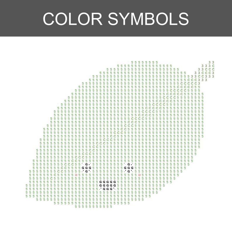Puede incluir: Un patr&oacute;n de punto de cruz titulado COLOR SYMBOLS que muestra una forma de hoja compuesta por caracteres alfanum&eacute;ricos y s&iacute;mbolos. El dise&ntilde;o utiliza n&uacute;meros 5, 3 y letras C, G y D en color verde claro para trazar la estructura sobre fondo blanco.