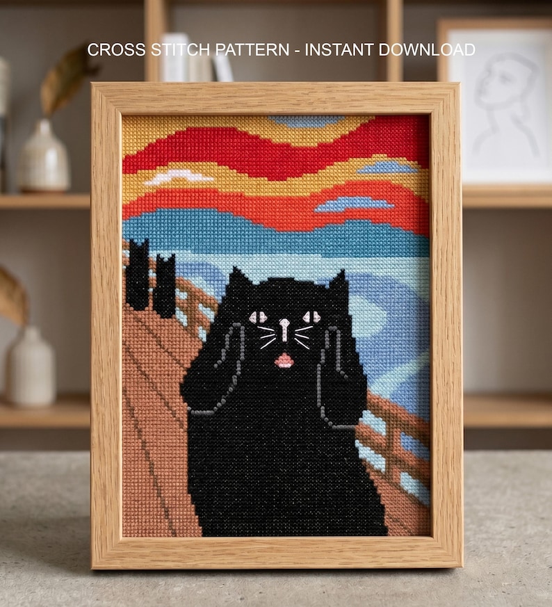 K&ouml;nnte beinhalten: Ein Kreuzstichmuster mit dem Titel CROSS STITCH PATTERN - INSTANT DOWNLOAD, das eine schwarze Katze mit den Pfoten im Gesicht in einer an den Schrei erinnernden Pose vor einer Br&uuml;cke, blauem Wasser und einem rot-orange-gelben Himmel zeigt.