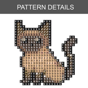Puede incluir: Imagen pixelada de un gato, creada con un patr&oacute;n de punto de cruz. El gato es marr&oacute;n y beige, con detalles en negro y blanco. El texto "PATTERN DETAILS" est&aacute; en la parte superior de la imagen.