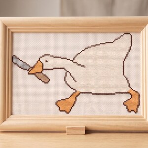 Korsstygnsmönster med gås och kniv | Rolig meme-broderi (digital nedladdning) bild 2