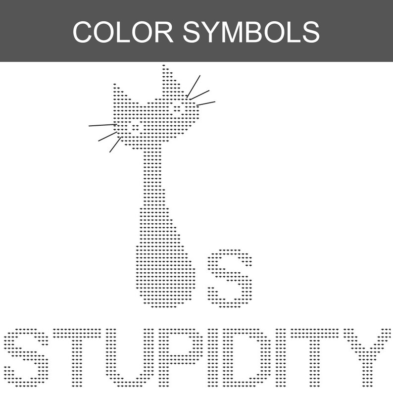 Pu&ograve; includere: Un design grafico che presenta il testo COLOR SYMBOLS in alto, una sagoma di gatto formata da piccoli punti neri al centro, la lettera s e la parola STUPIDITY in basso, il tutto reso in uno stile a matrice di punti su sfondo bianco.
